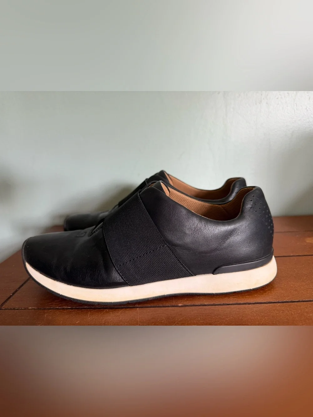 Vionic Women’s Black Leather Codie Camo Slip On Sneakers Size 8.5